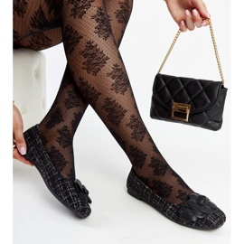 Mustat balettiasunnot koristeellisella Mateja-kukkalla 1