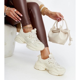 Vaaleanbeiget Feavenin urheilulenkkarit 1