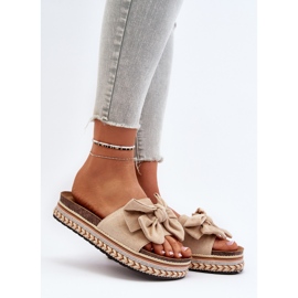 Beiget naisten varvastossut alustalla, jossa on rusetti Evatria 2