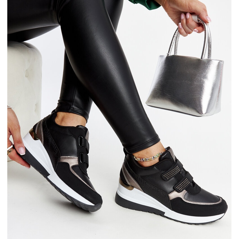 Mustat kiilalenkkarit koristeltu Asmeret strassit 1