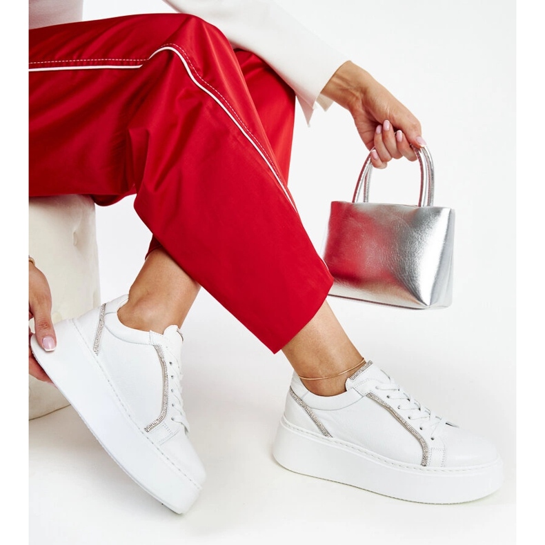 Karinon valkoiset nahkalenkkarit strassilla valkoinen 1