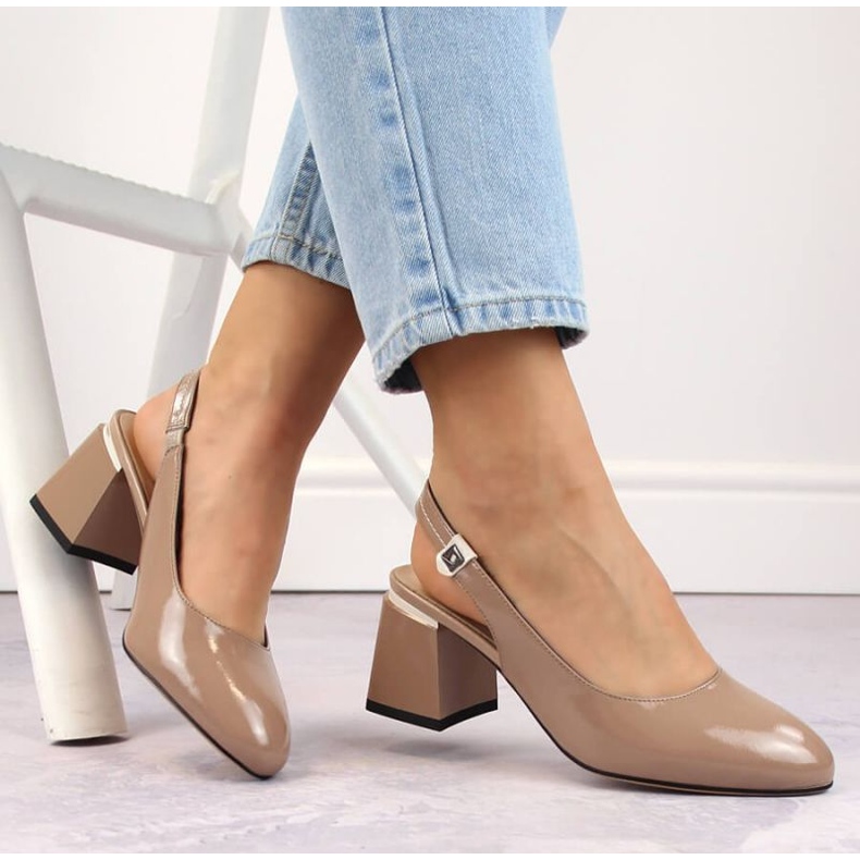 Vinceza W JAN271 beige-kiiltonahkasandaalit 1