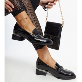 Vincezan mustat kiiltonahkaiset kengät 1