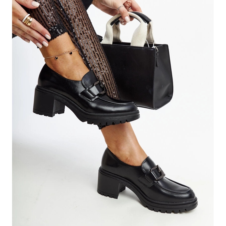 Vincezan mustat kengät nahkasisäkkeellä 1