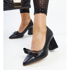 Vincezan mustat nahkaiset korkokengät 1