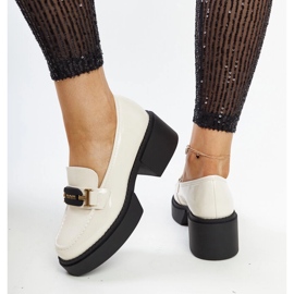 Vincezan beigenväriset patentoidut korkokengät 2