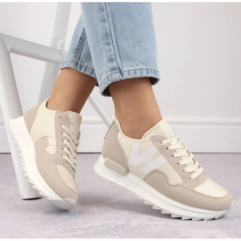 Potocki WOL214 beigenväriset urheilujalkineet 2