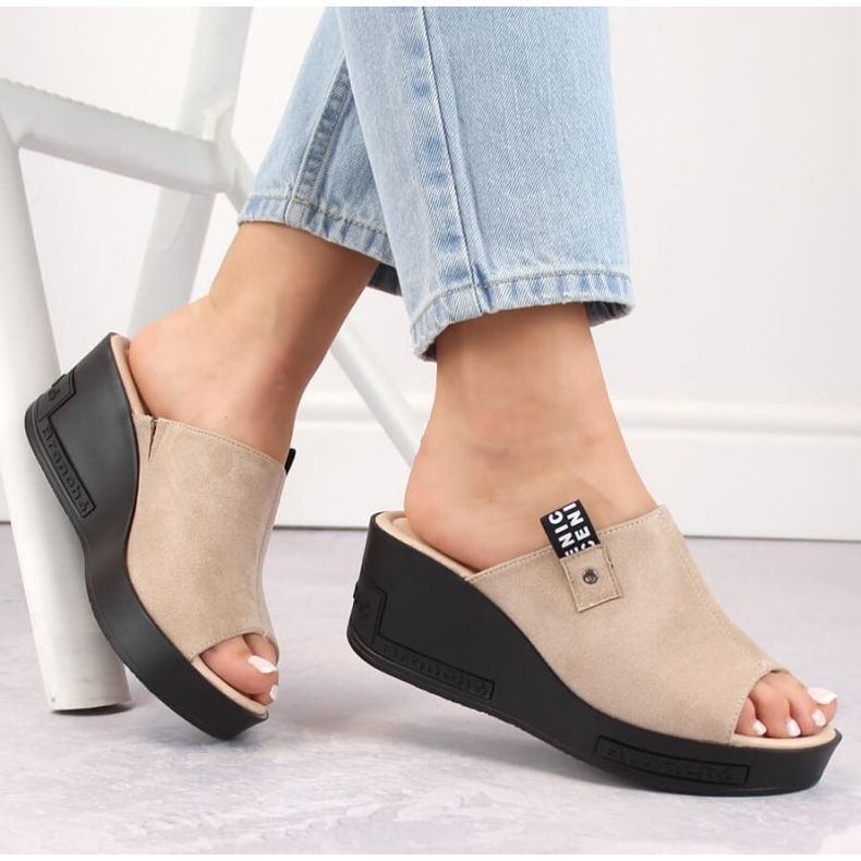 Mokkanahkaiset kiilatossut Vinceza W JAN278 beige 1