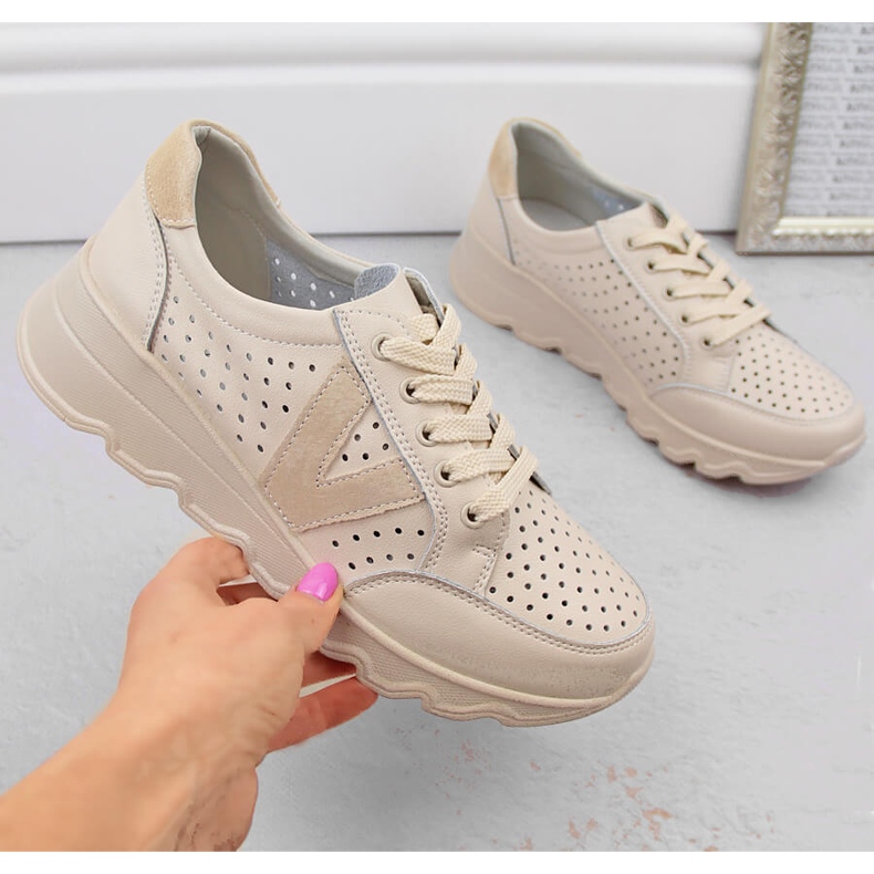 Naisten harjakattoiset nahkaiset urheilukengät, beige Vinceza 7875 1