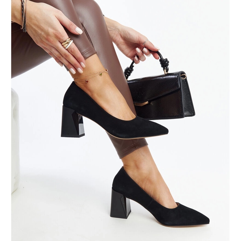 Vincezan mustat nahkaiset korkokengät 1