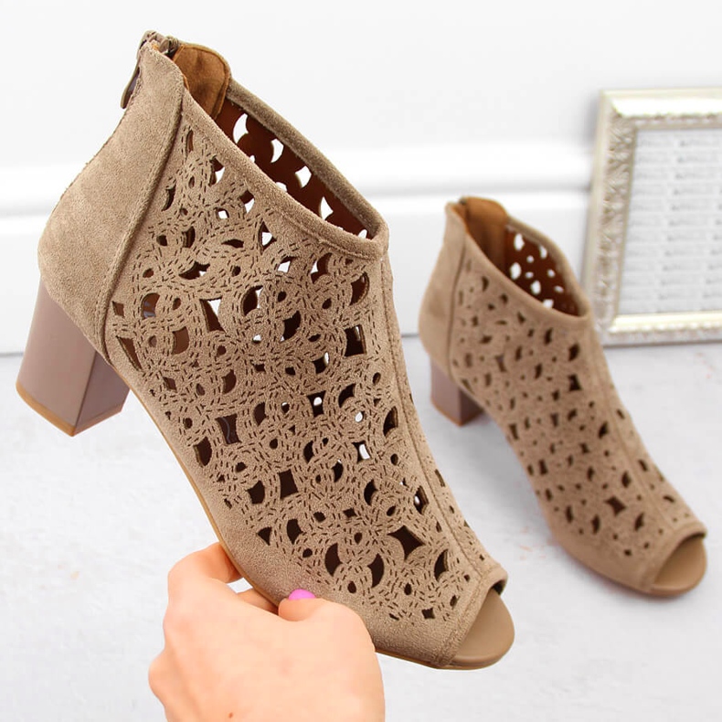 Naisten mokkanahkaiset harjakattoiset saappaat avoimella kärjellä, vaaleanruskea, Jezzi RMR1954-16 1