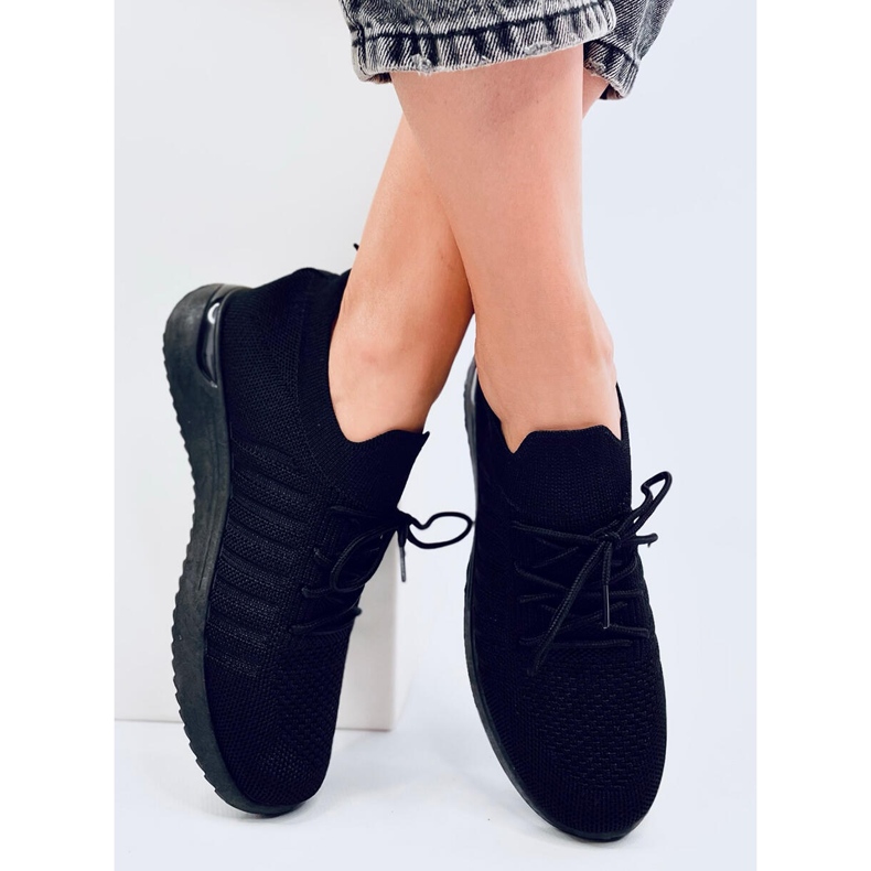 Sharpe Black sukkaurheilukengät musta 1