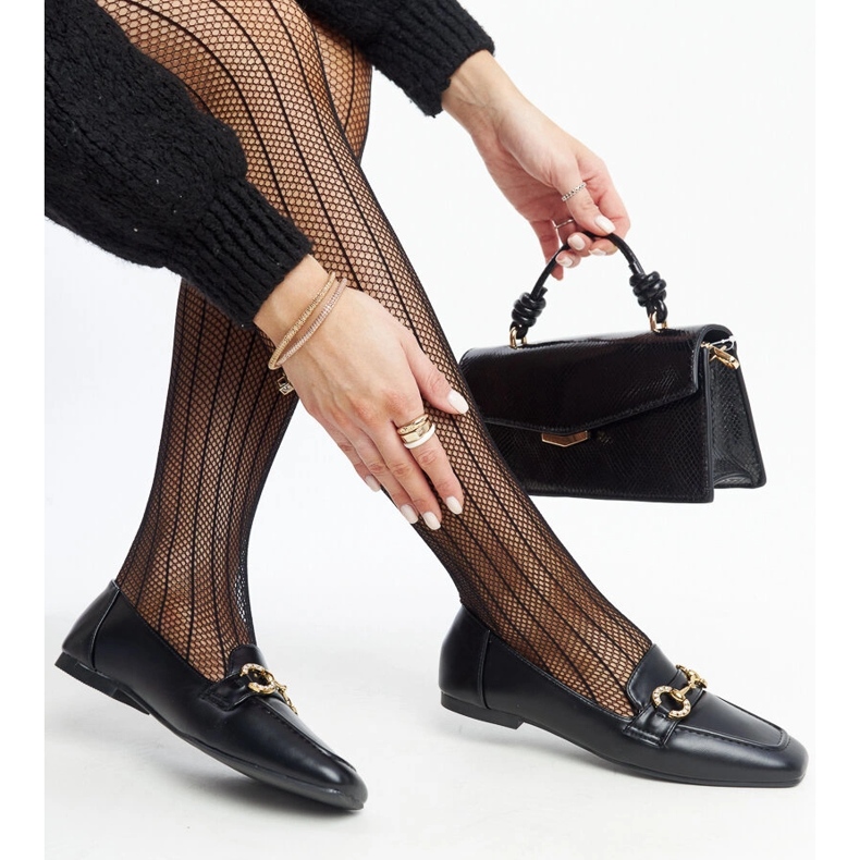 Mustat mokasiinit Areebah-soljella 1