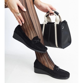 Amelin mustat kiilaloaferit 1