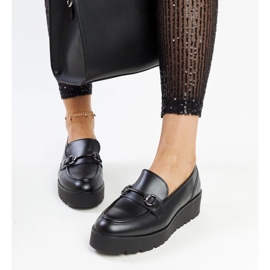 Oilin mustat kiilaloaferit 1