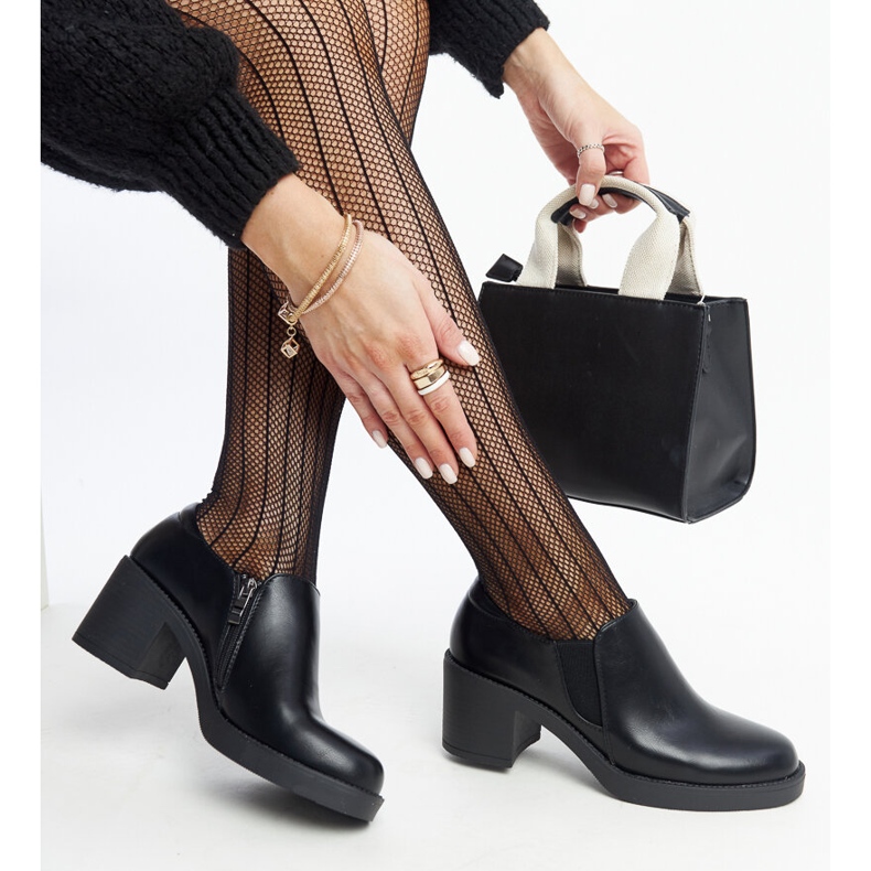 Mustat Lavian korkokengät 1