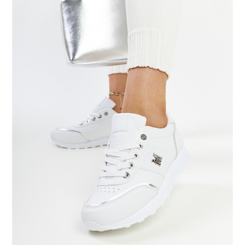 Valkoiset lenkkarit, joissa paksu Kincheloe-pohja valkoinen 2