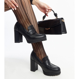 Mustat Saudan korkokengät 2