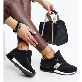 Mustat lenkkarit Nihad-kumialustalla 1