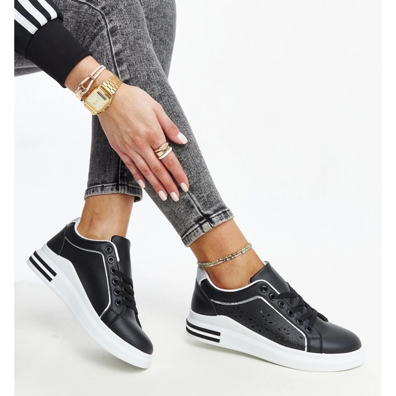 Mustat harjakattoiset lenkkarit Zorka glitterillä 2