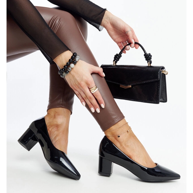 Mustat patentoidut Ognjenka-korkokengät 1