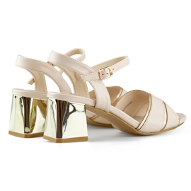 Tyylikkäät beigenväriset naisten sandaalit kultaisella korolla 1