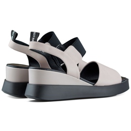 Naisten nahkaiset kiila sandaalit kuminauhalla beige 1