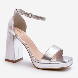 Muodikkaat hopeiset Merila Square Heel sandaalit hopea 3