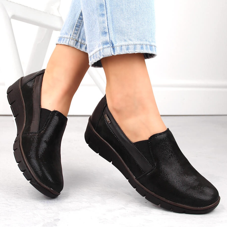 Naisten nahkaiset mukavat slip-on kengät, mustat Helios 350.015.011 1