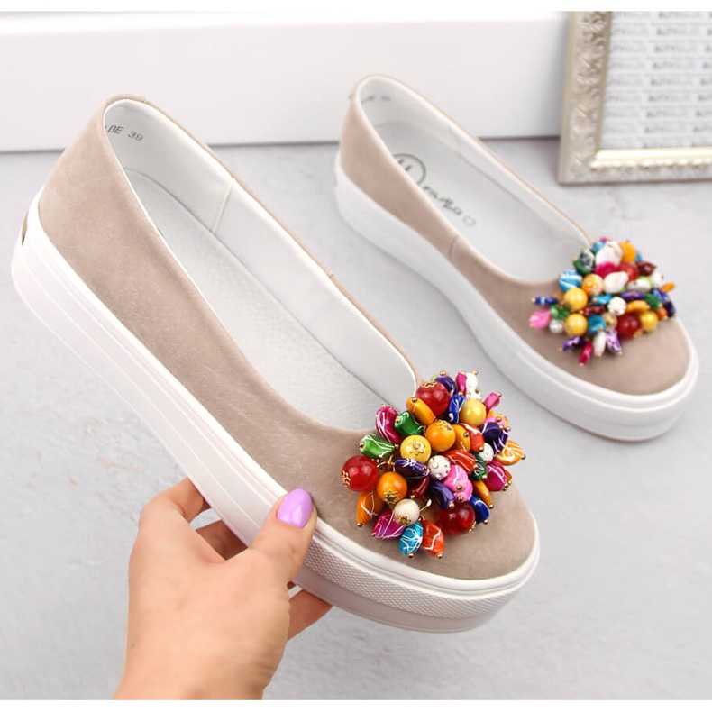 Naisten nahkaiset mokkanahkakengät alustalla helmillä, beige Filippo DP6024 1