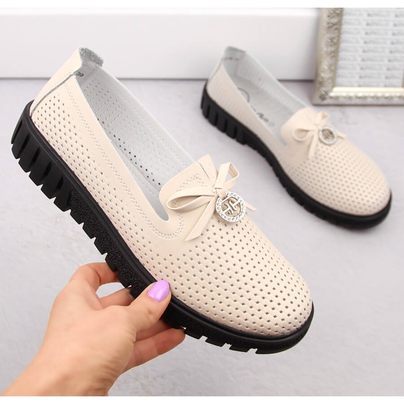 Naisten harjakattoiset nahkakengät, beige Filippo DP6057 1