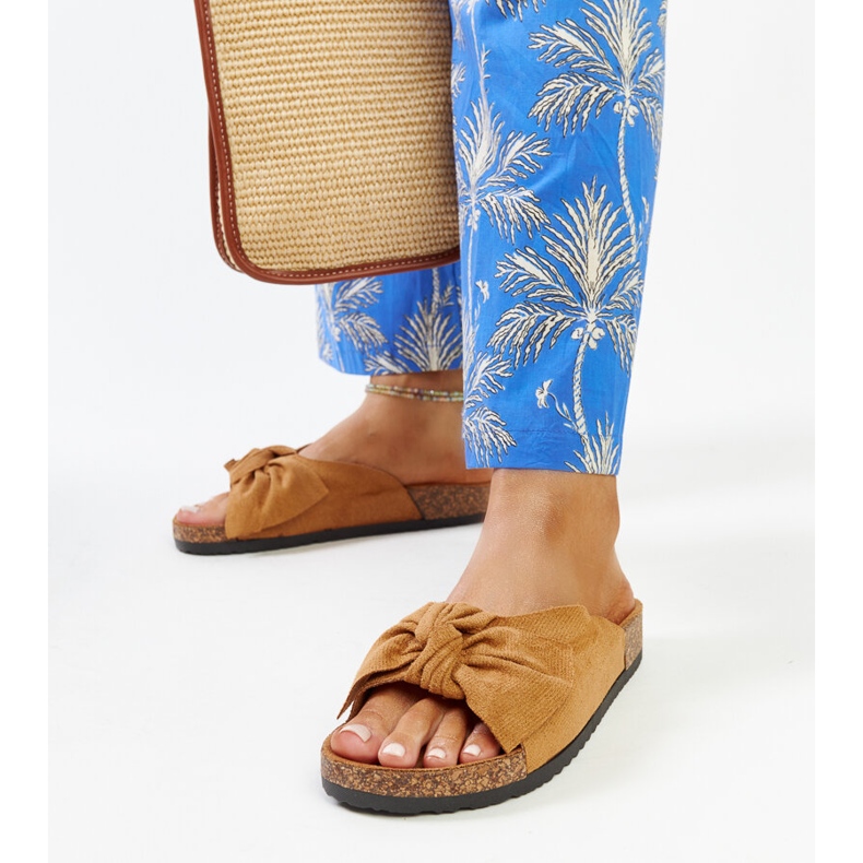 Aamun ruskeat varvastossut korkkipohjalla 1