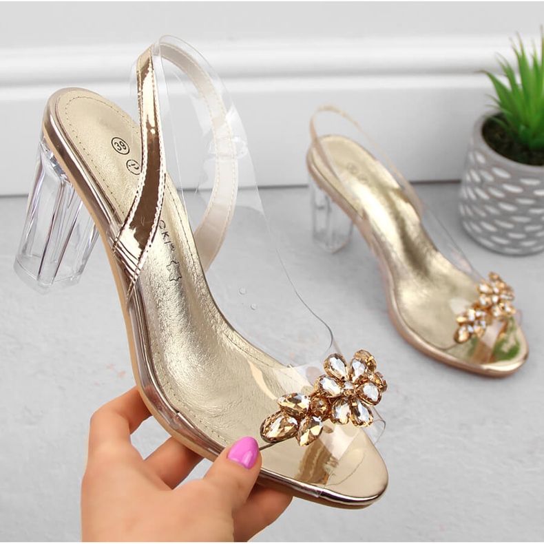 Läpinäkyvät naisten korkeakorkoiset sandaalit kultaisilla zirkoneilla Potocki WS43305 kultainen 1