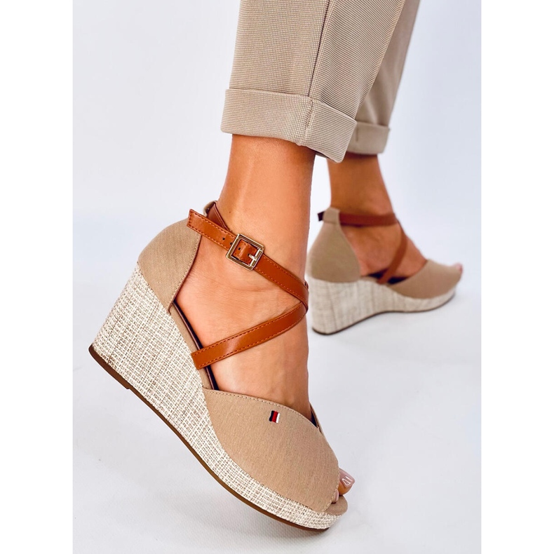 Berna Khaki avokärkisandaalit beige 2