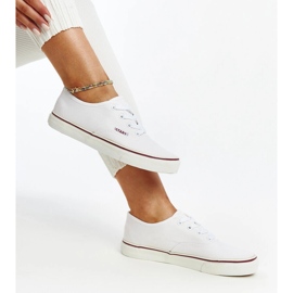 Klassiset valkoiset Erla-lenkkarit valkoinen 1