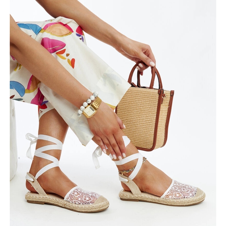 Teha valkoiset pitsiset espadrillit avoimella kantapäällä valkoinen 1
