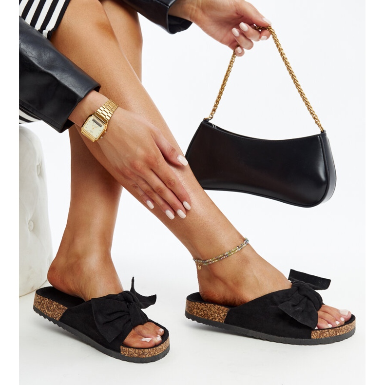 Mustat tossut, joissa Giova-korkkipohja 1