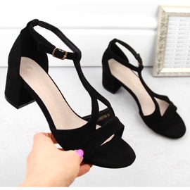 Naisten mokkanahkasandaalit korkokengillä, musta Potocki LE20311 1