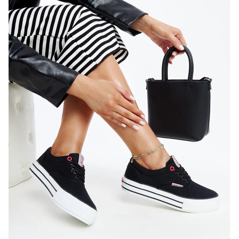 Mustat naisten tennarit, joissa paksu pohja, Cross Jeans 1