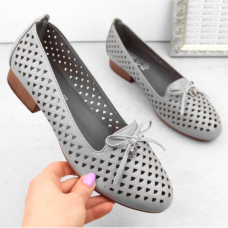 Naisten harjakattoiset matalakorkoiset kengät, harmaa Jezzi ASA178-5 1