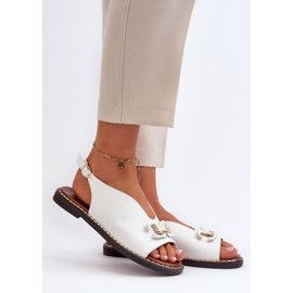 Naisten tasakorkoiset sandaalit koristeella, valkoinen Loraeleh 2