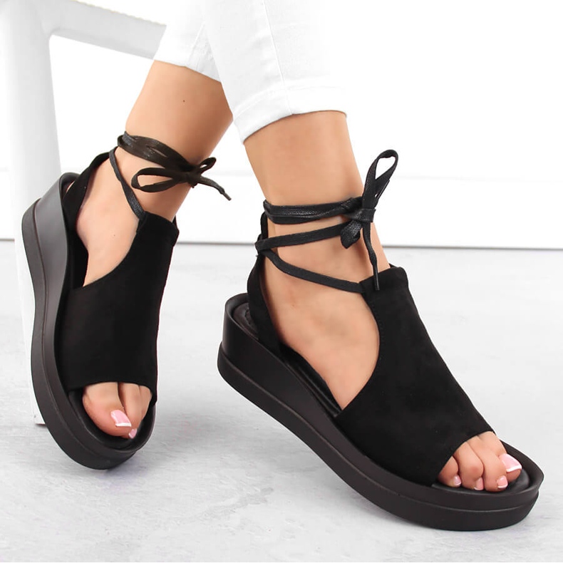 Naisten mustat nauhasandaalit Potocki 21331 1