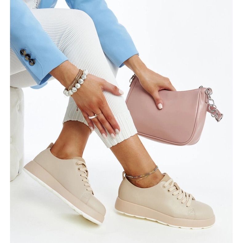 Naisten beige-nahkaiset lenkkarit 1