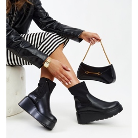 Mustat eristetyt kiilakengät Safala ekonahkaa 1