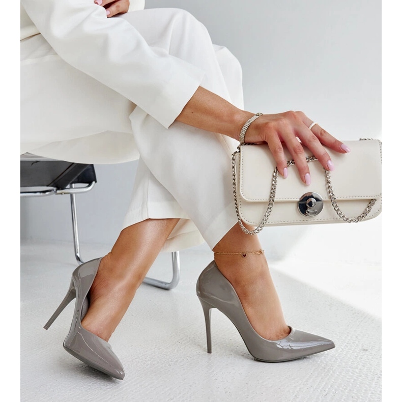 Tummanharmaat patentoidut korkkarit, joissa Jadoin-nahkainen sisäosa 2