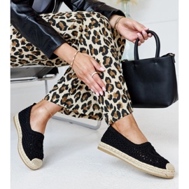 Mustat brodeeratut Seila espadrillit 1