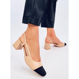 Chanelkikikiki Beiget korkeakorkoiset sandaalit 2