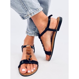 Ennes Mustat sandaalit kullanvärisillä koristeilla 1