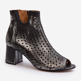 Nahkaiset harjakattoiset saappaat Maciejka 05420-01 Musta 2