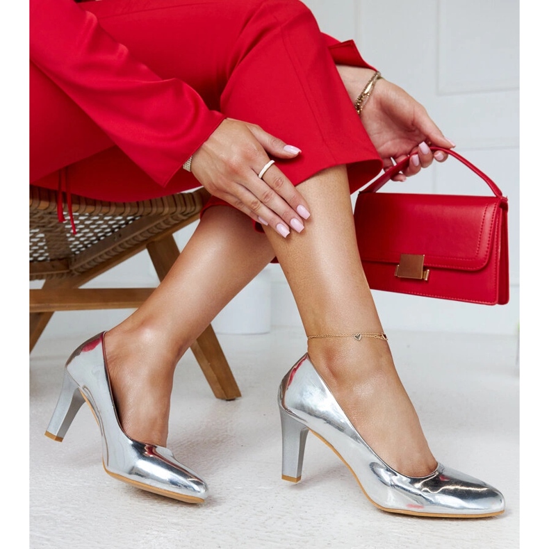 Hopeanväriset korkokengät, joissa Vélizy-nahkapohjallinen 2